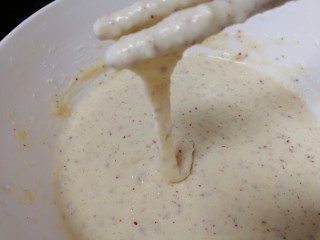 13、山药红枣糕,搅拌均匀成无颗粒的浓稠糊状。