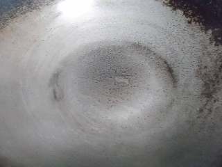 4、白蘑芦笋虾仁,重新起锅大火烧干锅内无水分