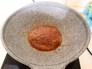 16、盐焗花生米,翻炒均匀