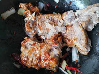 12、东北酱大骨,再加一小撮冰糖。