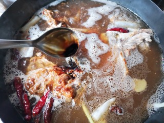 15、东北酱大骨,加一勺老抽酱油。