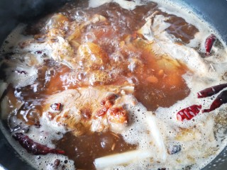 16、东北酱大骨,大火煮开。