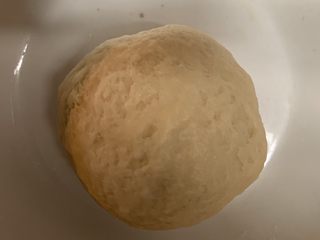 7、红枣酥,下手揉成光滑的面团。