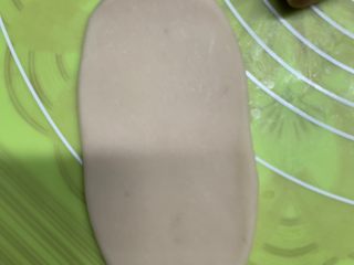 18、红枣酥,擀长舌状。