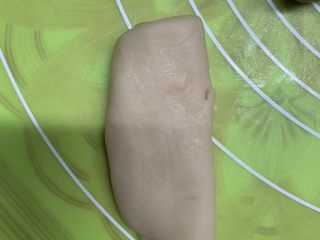 20、红枣酥,竖着再摁扁。