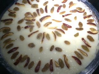 5、蒸米糕,如图放入蒸锅中，大火蒸15分钟