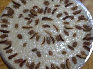 6、蒸米糕,如图蒸熟的米糕，晾凉即可食用，玉米，椰浆红枣的香味很浓，软糯香甜，超级好吃