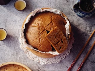 12、红糖马拉糕,一定要趁热吃哦,吃不完的,可以放冰箱冷藏,吃的时候再隔水加热