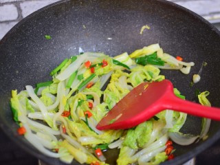 11、清炒娃娃菜,炒匀即可