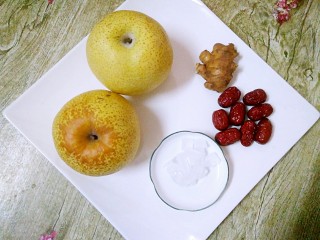 1、秋梨膏,准备好食材，这只是一小部分，方便拍照