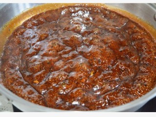 2、手工阿胶糕,小火熬制 不断搅拌 小火哦