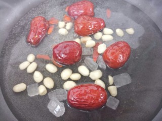 12、红糖花生大枣汤,大火煮