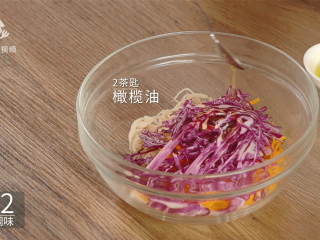 10、清爽柠檬薄荷鸡丝，减肥族的低脂肉菜,加入2茶匙橄榄油