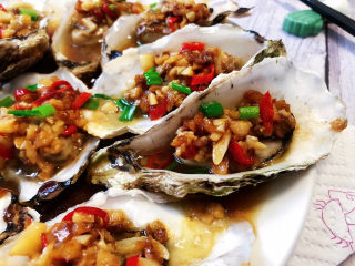 21、蒜蓉生蚝,这道菜做法简单,蒜香浓郁,蚝肉鲜嫩,营养美味,喜欢的小伙伴们一起来试试吧????