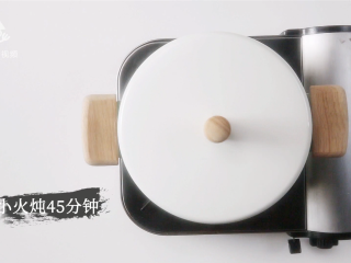 10、美容养颜气色好，桂花红枣银耳雪梨汤,小火炖45分钟