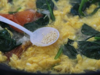 18、鸡蛋西红柿菠菜汤,加半勺鸡精