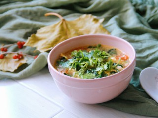 23、鸡蛋西红柿菠菜汤,好了，可以喝了