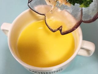 8、宝宝辅食：10M➕：青菜虾皮鸡蛋羹,加入青菜末和虾皮