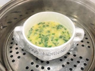 10、宝宝辅食：10M➕：青菜虾皮鸡蛋羹,大火烧开后，放上蒸锅，蒸十分钟即可