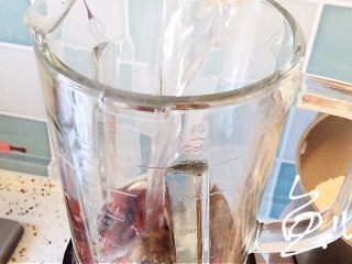 5、红枣红糖馒头,倒入清水