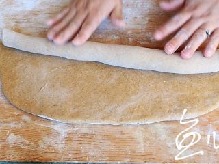 12、红枣红糖馒头,从一侧卷起