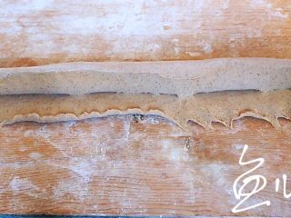 13、红枣红糖馒头,将尾部压薄