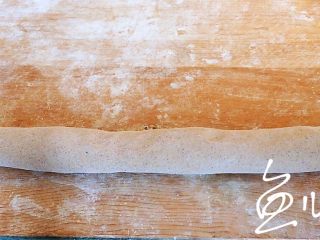 14、红枣红糖馒头,卷成卷后揉成粗细均匀的条