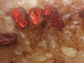 13、桃胶银耳雪燕羹,红枣也放进去