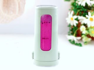 6、火龙果蔓越莓麦片酸奶昔,用榨汁杯榨成奶昔。