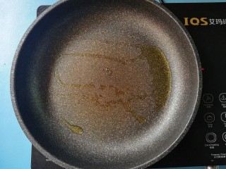3、暖色系-冬日暖胃栗豆鸡翅,起锅倒入黑芝麻亚麻籽油