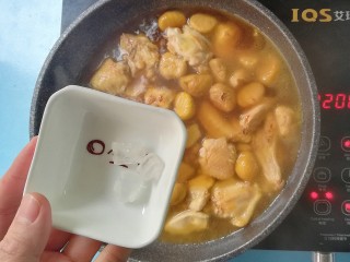 11、暖色系-冬日暖胃栗豆鸡翅,加入冰糖