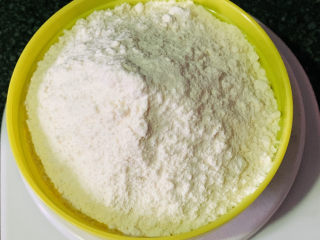 1、红枣面包,称高筋面粉160克；