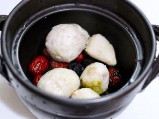 8、红枣芋头糖水,再放入芋头