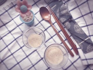 13、虾皮粉 宝宝辅食,虾皮粉就做好了,粗颗粒可以留着大人下面条吃,细腻的粉末就给爸妈吃,记得密封保存