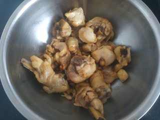 10、麻辣干锅鸡,盛出待用