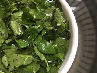 7、枸杞猪肝皮蛋瘦肉汤(清肝明目,让它在水里泡个十分钟