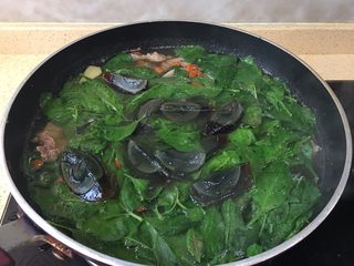 17、枸杞猪肝皮蛋瘦肉汤(清肝明目,一盘绿