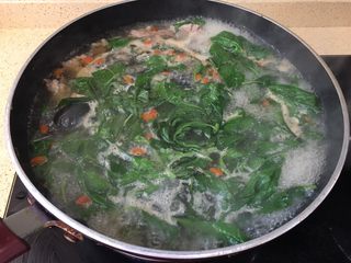 19、枸杞猪肝皮蛋瘦肉汤(清肝明目,水煮开就行啦。全程时间只有5分钟内。是不是很快。