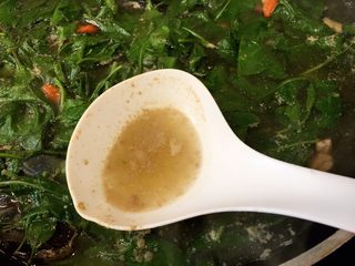 20、枸杞猪肝皮蛋瘦肉汤(清肝明目,把汤上的油渣去去