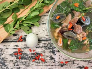 21、枸杞猪肝皮蛋瘦肉汤(清肝明目,清肝明目，这个炎热的夏天来一碗。