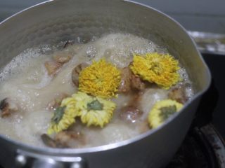 6、秋季滋补单品，秋梨膏,菊花清火，放了5朵