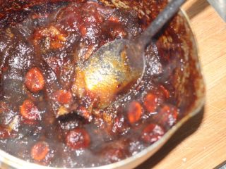 11、秋季滋补单品，秋梨膏,小火焖煮30分钟就好了，因为煮的时候哄娃睡觉了，没来得及搅拌，边角还是有点糊，还好影响不大。