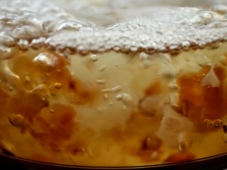10、桃胶雪燕银耳羹,大火煮开再转小火炖1.5小时左右
