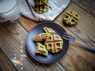 15、抹茶蜜豆华夫饼,冲一杯热饮，搭配各种自己喜欢的水果，一份暖心的下午茶就做好了。