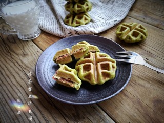 16、抹茶蜜豆华夫饼,趁热甜蜜的享受吧！