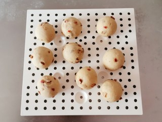 14、红枣红糖馒头,依次全部做好  盖上盖子二次发酵  