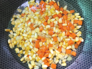 13、五彩龙利鱼,加少许清水