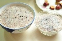 7、八宝饭,填上糯米饭压平。