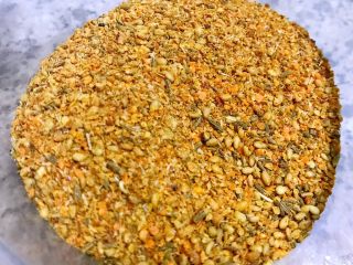 12、烤羊腿,烧烤的调味料是买成品已经调制好的