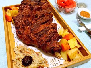 18、烤羊腿,烤羊腿这道美味绝对是宴客必备的拿手菜呢